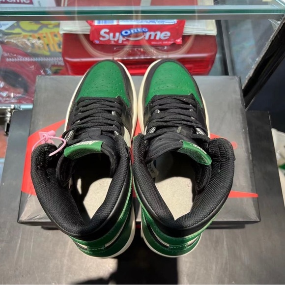 Used Jordan 1 pine green 1.0 size 8 - Picture 6 of 10